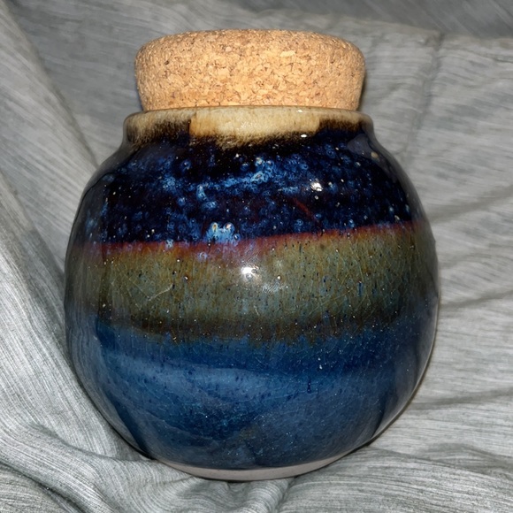 Blue canister with cork lid - Picture 2 of 9